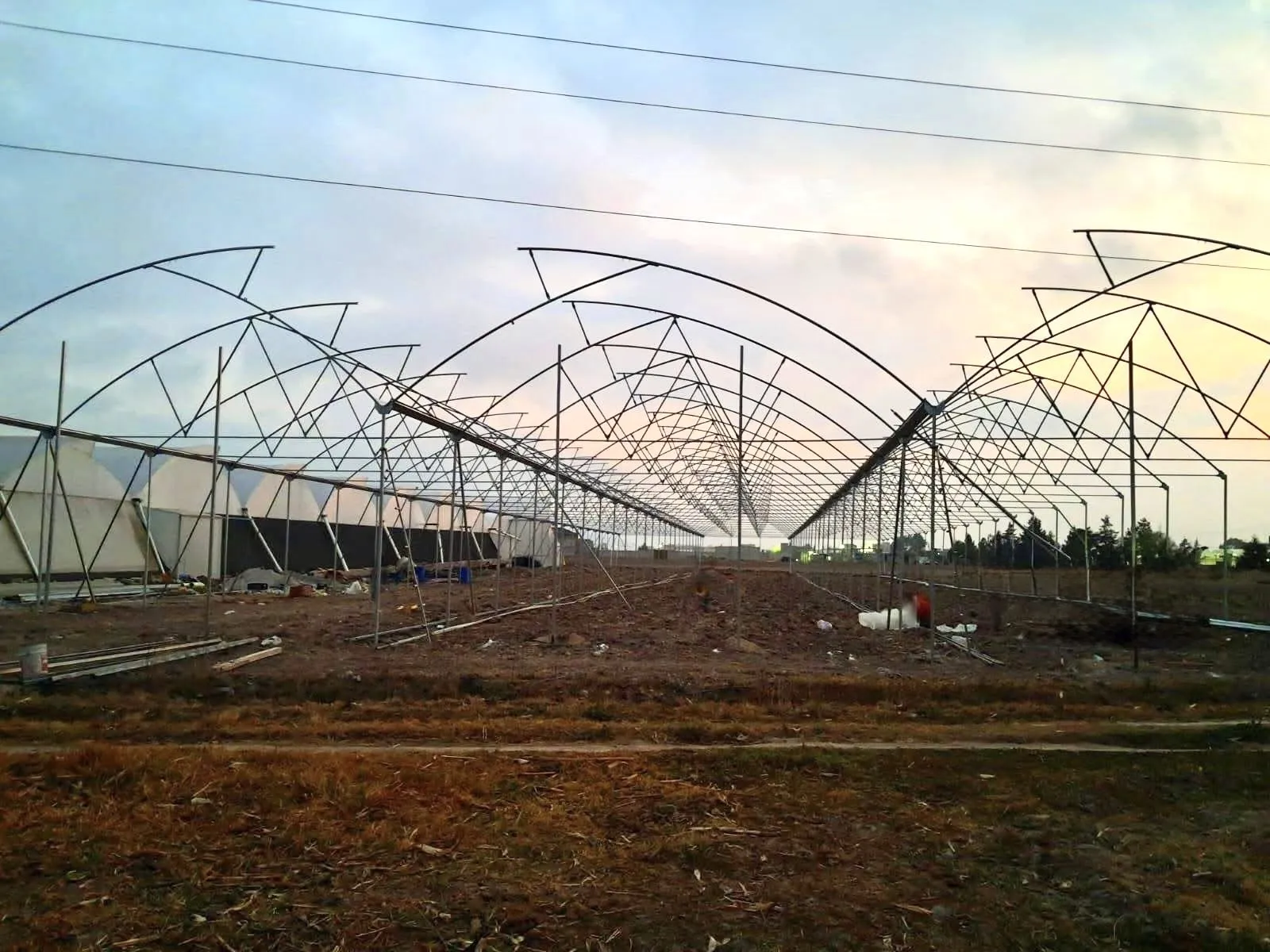 Invernadero tipo túnel construido por Térron